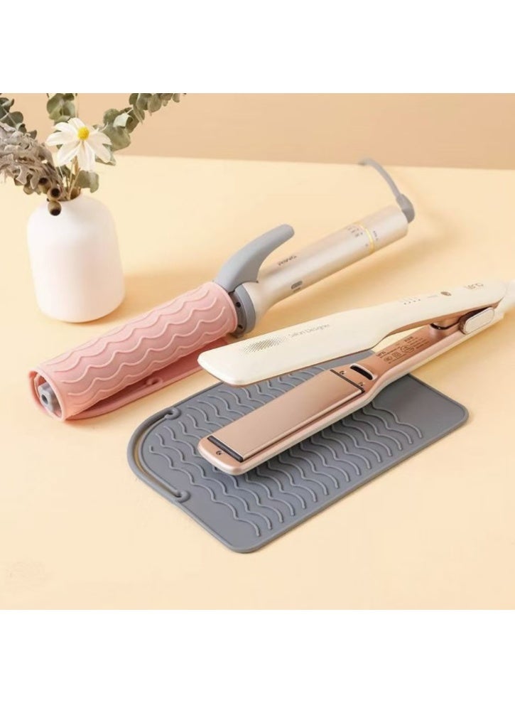 Park of 3 silicone heat-resistant mats, suitable for curling irons, straighteners,; measures 21 cm x 15.8 cm. - Image 3