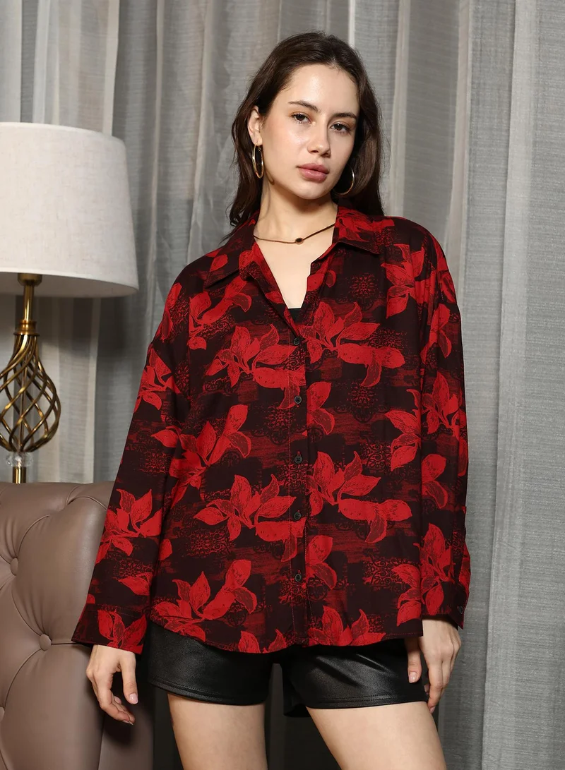 بينيا كولادا قميص نسائي واسع بطبعة زهور حمراء متباينة