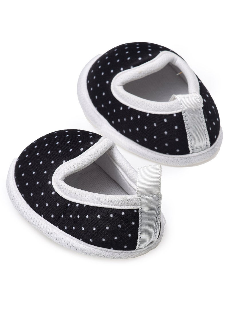 Tiny Hug - Slip on booties - Image 1