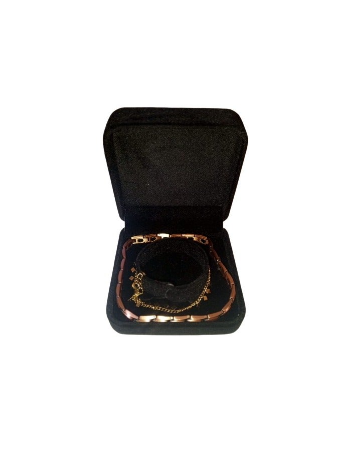 كلار طقم سوار من النحاس الخالص مطعم بمغناطيس النيوديوم,طقم نحاس داخل علبة هدايا مخمل من قطعتين بتصميم مجوهرات من النحاس الأحمر  (علاجي للمفاصل وتنشيط الدورة الدموية ) + سوار نحاس اصفر (زينة ) 2 قطعة  نحاس أحمر + أصفر - Image 5