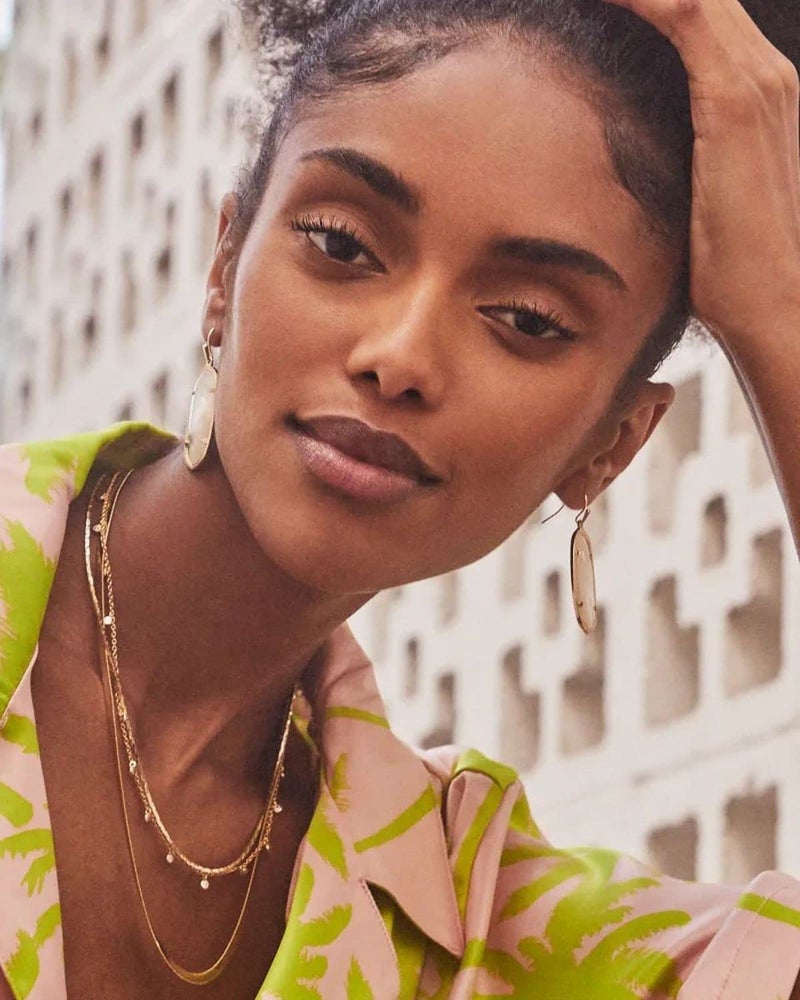 Kendra Scott قلادة كيندرا سكوت أميليا بسلسلة من نحاس مطلي بالذهب عيار 14 قيراط، مجوهرات عصرية للنساء - Image 4
