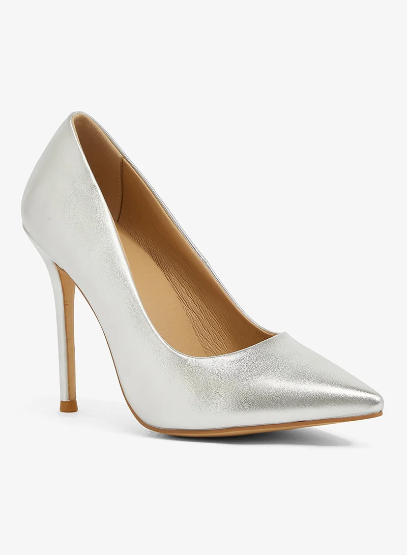 ايلا ليمتد اديشن حذاء فضي بكعب مدبب من جلد البولي يوريثان