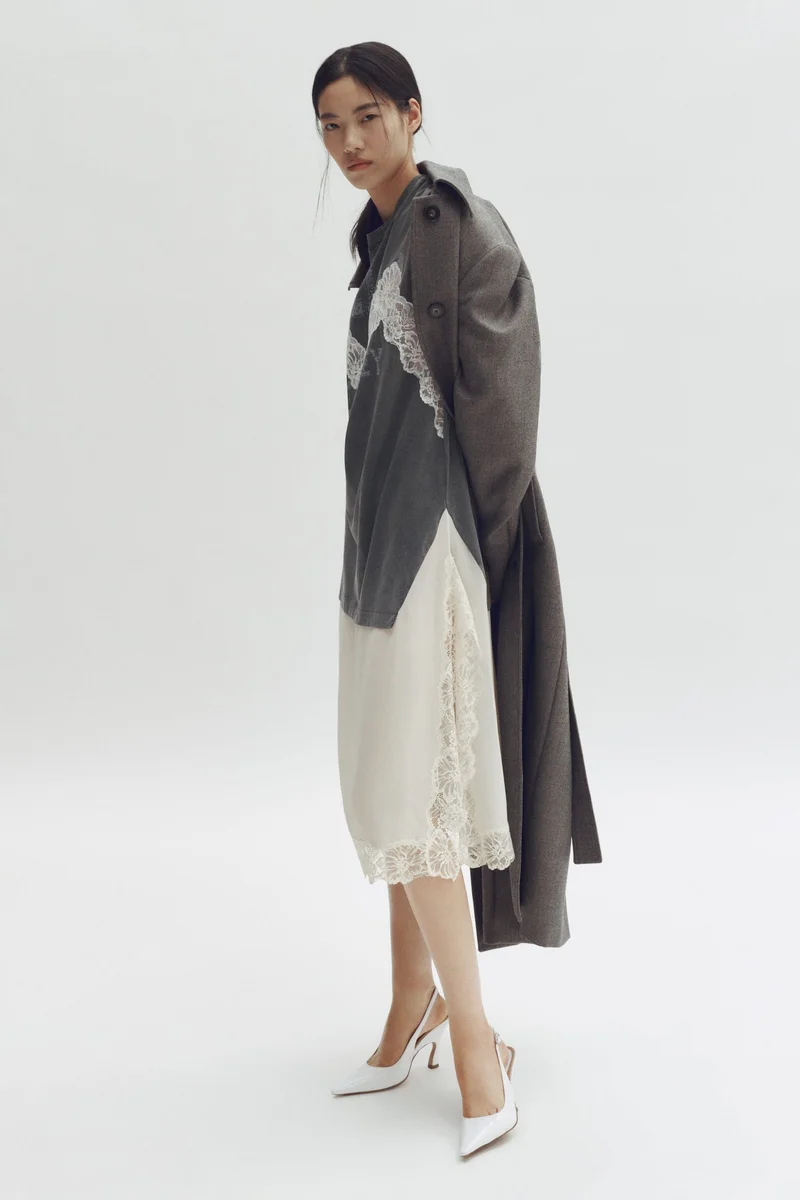 اتش اند ام فستان بتصميم تي-شيرت بحافة دانتيل