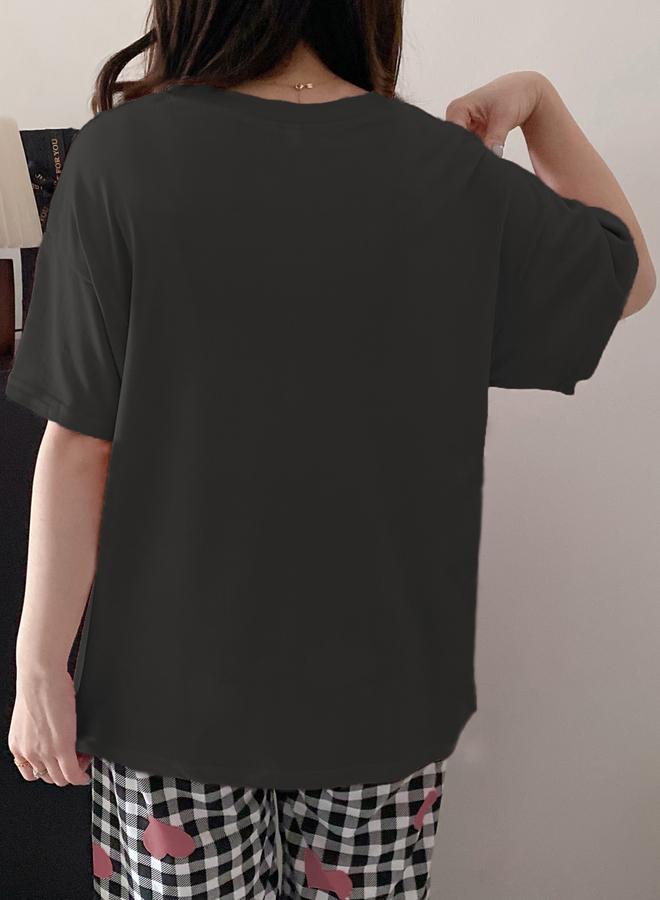 تايك تو طقم بيجاما من شورت كاروهات وبلوزة بأكمام قصيرة وياقة دائرية وطبعة قلب مقاس كبير - Image 2