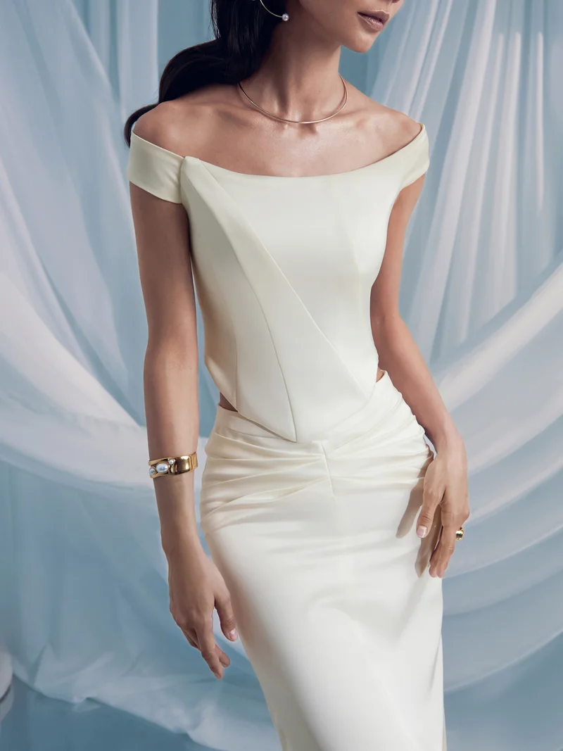 ليتشي توب مشد من الساتان مع عظام غير متماثلة