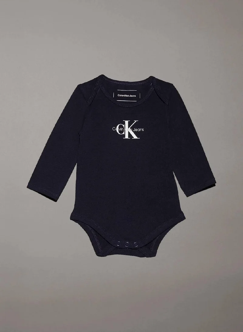كالفن كلاين جينز بودي سوت للأطفال حديثي الولادة مزين بشعار كلفن كلاين