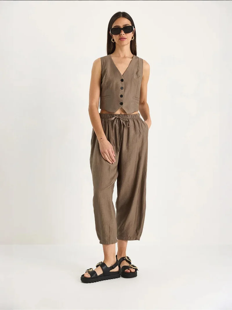 Bianco Lucci LUCCI V-neck Textured Two-Piece Capri Set with Pocket