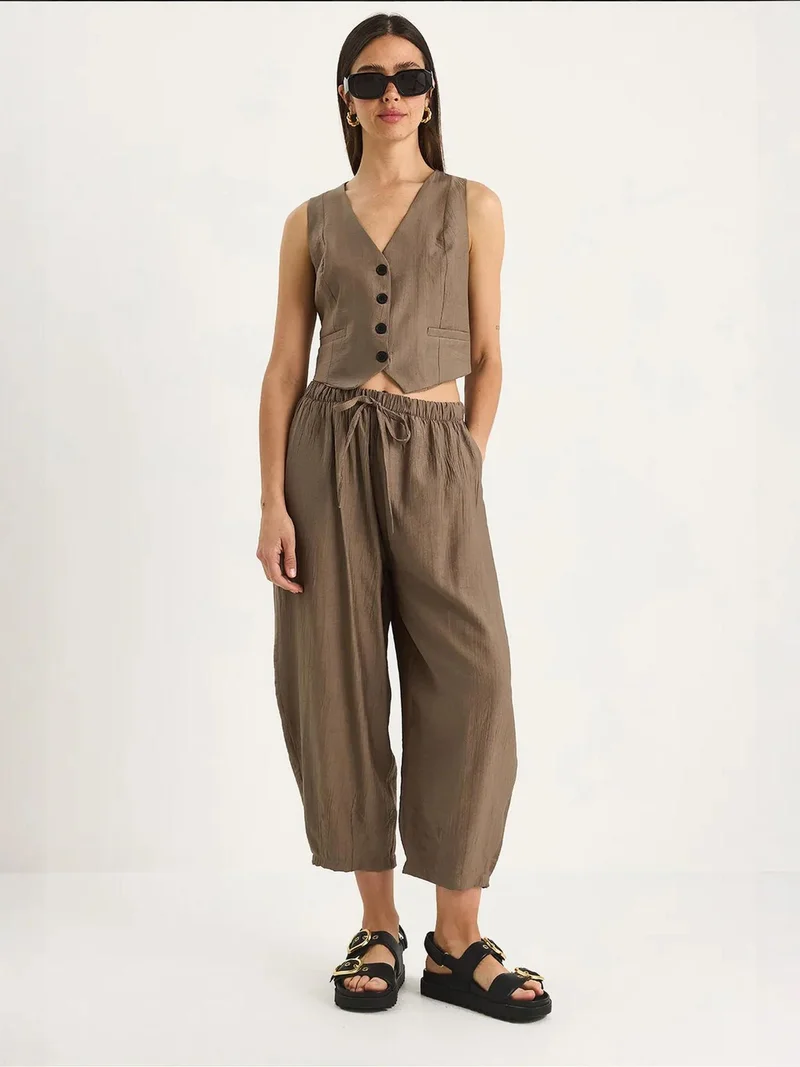 Bianco Lucci LUCCI V-neck Textured Two-Piece Capri Set with Pocket