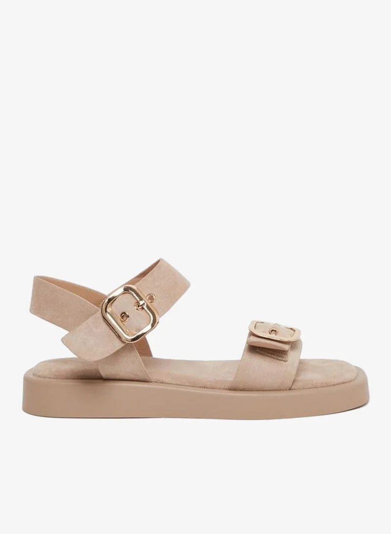 ستايلي صندل فلات بتفاصيل إبزيم