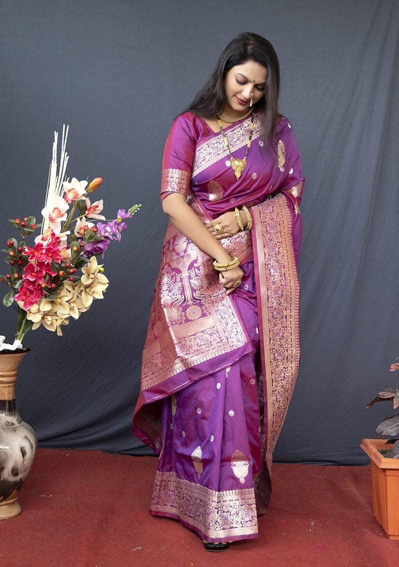 AMIRAT Women's Banarasi Silk Saree With Pure Golden Zari Woven With Unstitched Blouse Piece - Image 3