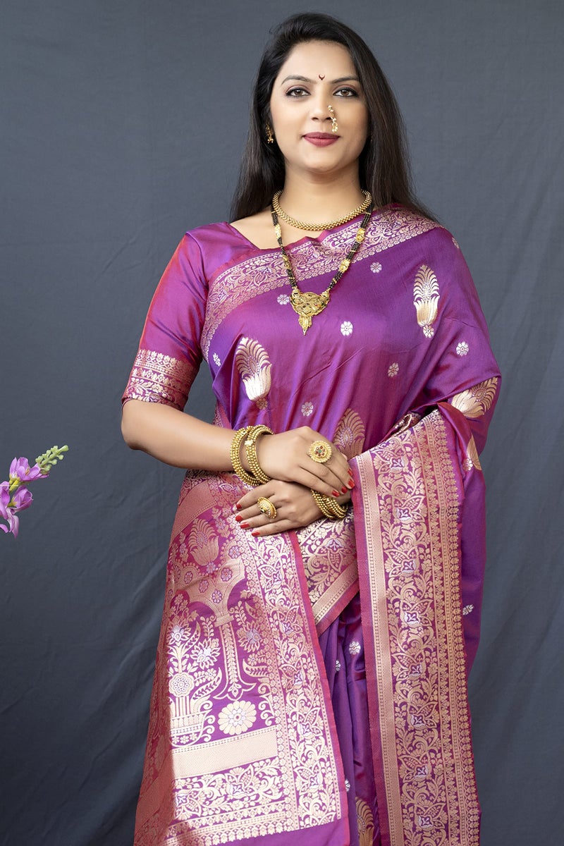 AMIRAT Women's Banarasi Silk Saree With Pure Golden Zari Woven With Unstitched Blouse Piece - Image 4