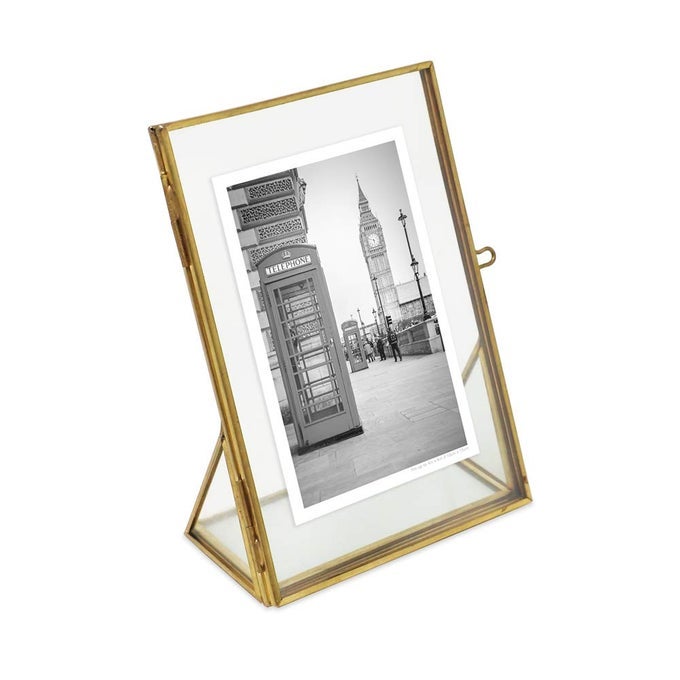 4X6 ANTIQUE GOLD VINTAGE STYLE BRASS AND GLASS FLOATING PHOTO FRAME METAL VERTICAL WITH LOCKET CLOSURE AND ANGLED BASE FOR PICTURES ART MEMENTOS KEEPSAKES 4X6 ANTIQUE GOLD