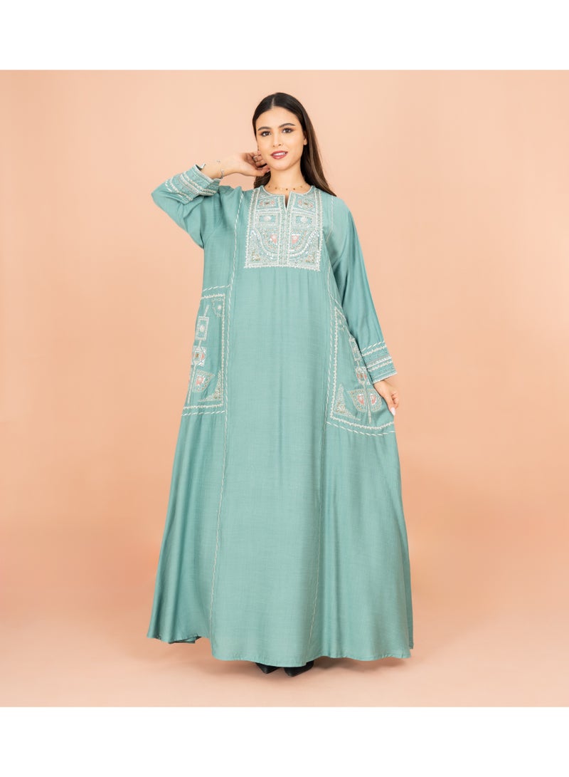 اكسا جلابية سادة بكريستال تفاصيل واسعة عربيسك أخضر - Image 1