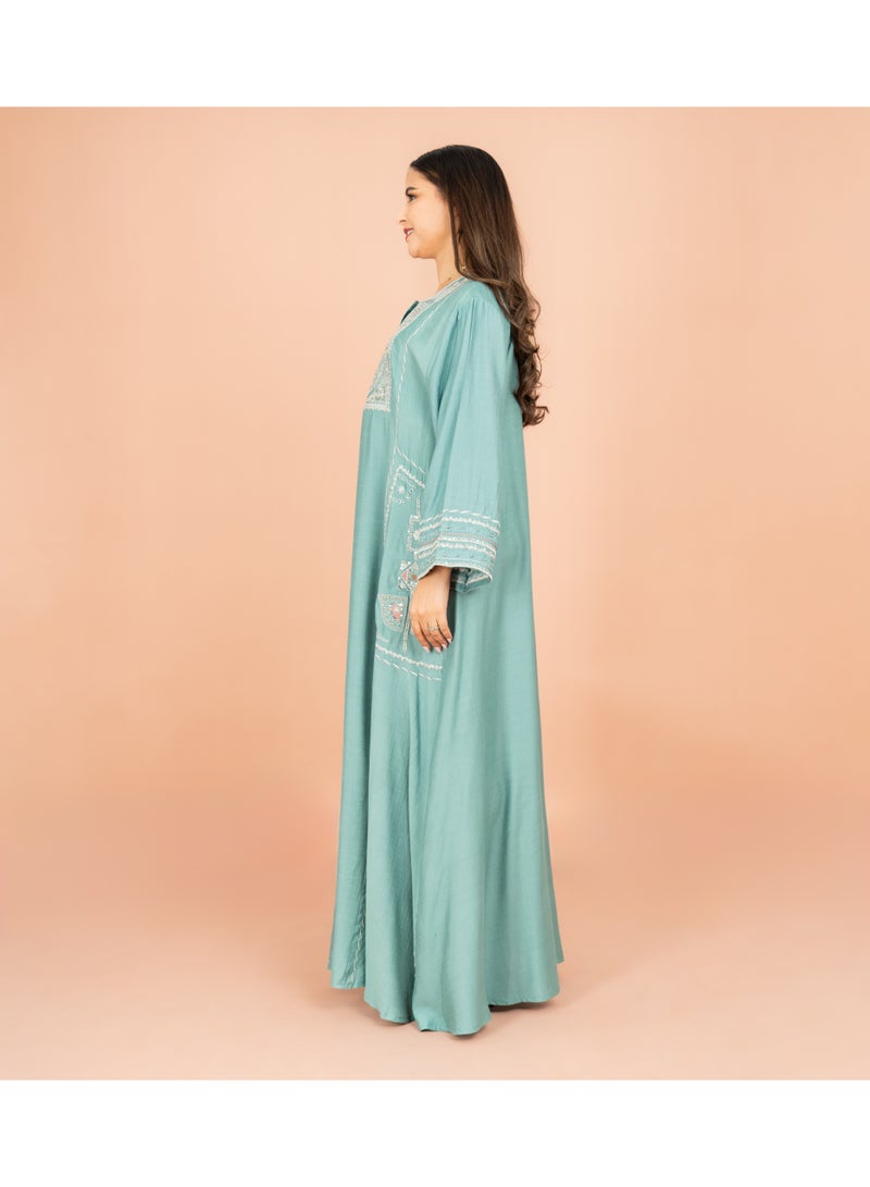 اكسا جلابية سادة بكريستال تفاصيل واسعة عربيسك أخضر - Image 3