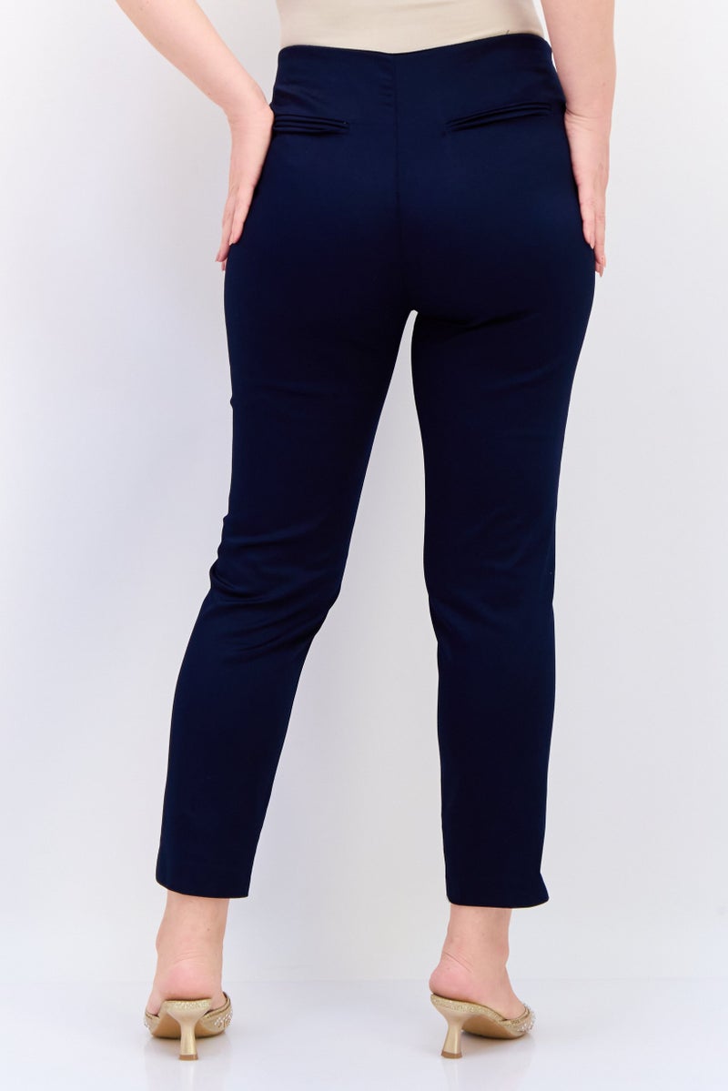 DeFacto سروال قصير نسائي بقصة عادية بلون Navy - Image 2