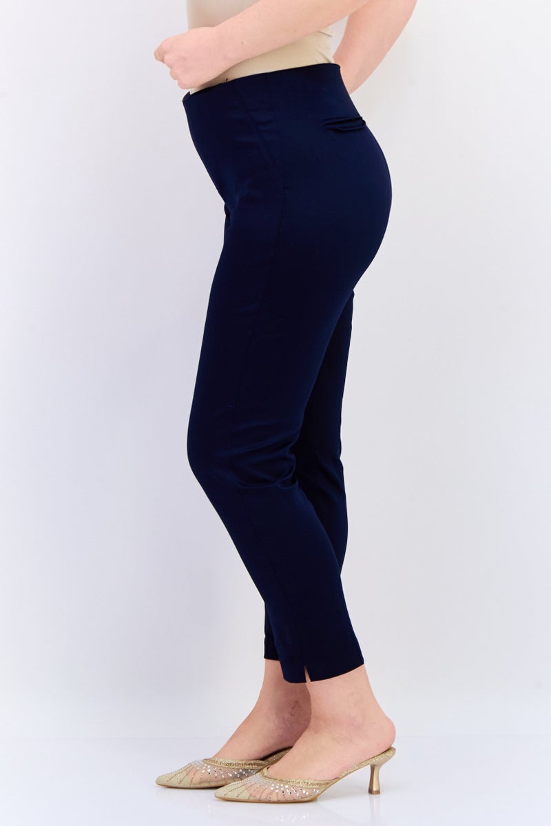 DeFacto سروال قصير نسائي بقصة عادية بلون Navy - Image 4