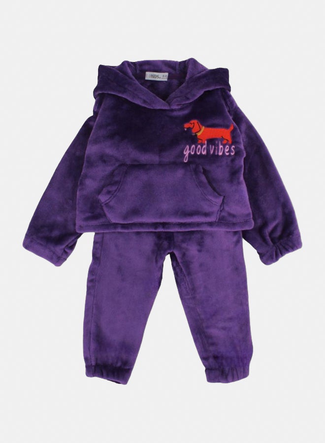 اوركيدز طقم بيجاما قطيفة للبنات – بنفسجي مع تصميم "Good Vibes" - Image 1