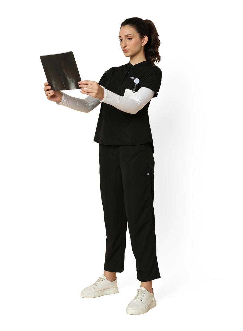 KNYA بدلة طبية نسائية كلاسيكية من Knya بخمسة جيوب وياقة صينية | قصة عادية | أكمام قصيرة | للأطباء | (مقاس L، أسود) - Image 1