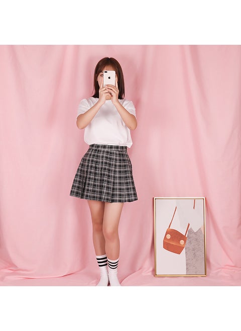 Premium Photography Backdrops INS Style in Black and WhiteLight powder 4x 2.4 m is suitable for shooting large scenes and sends 4 unmarked nail clips. Light powder 4x 2.4 m is suitable for shooting large scenes and sends 4 unmarked nail clips.