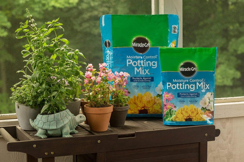 Miracle-Gro Moisture Control Potting Mix 8 qt., Protects Against Over and Under Watering Container Plants, 2-Pack - Image 2