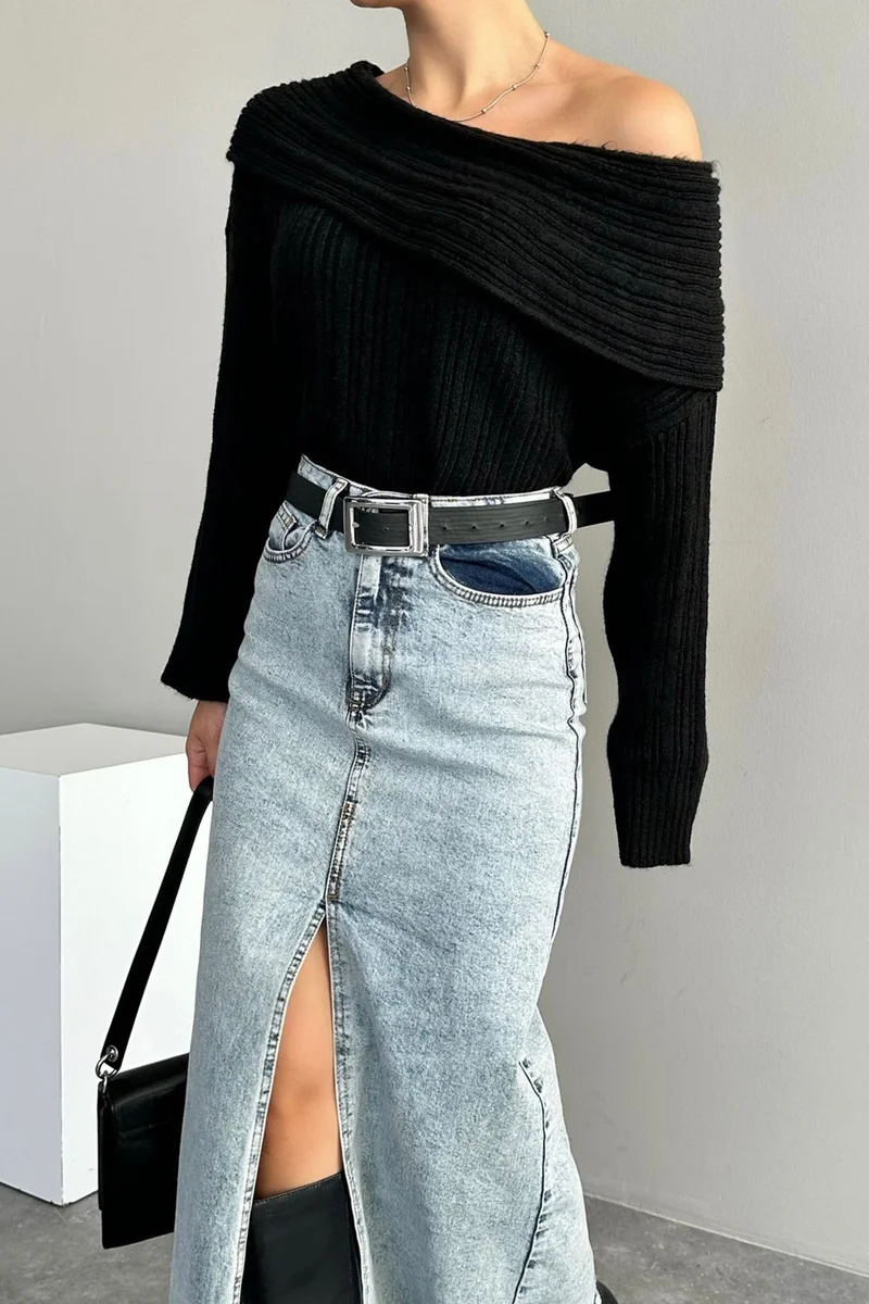 Ritnice Women's Moon Black Ruffle Collar Ribbed Knitwear Sweater