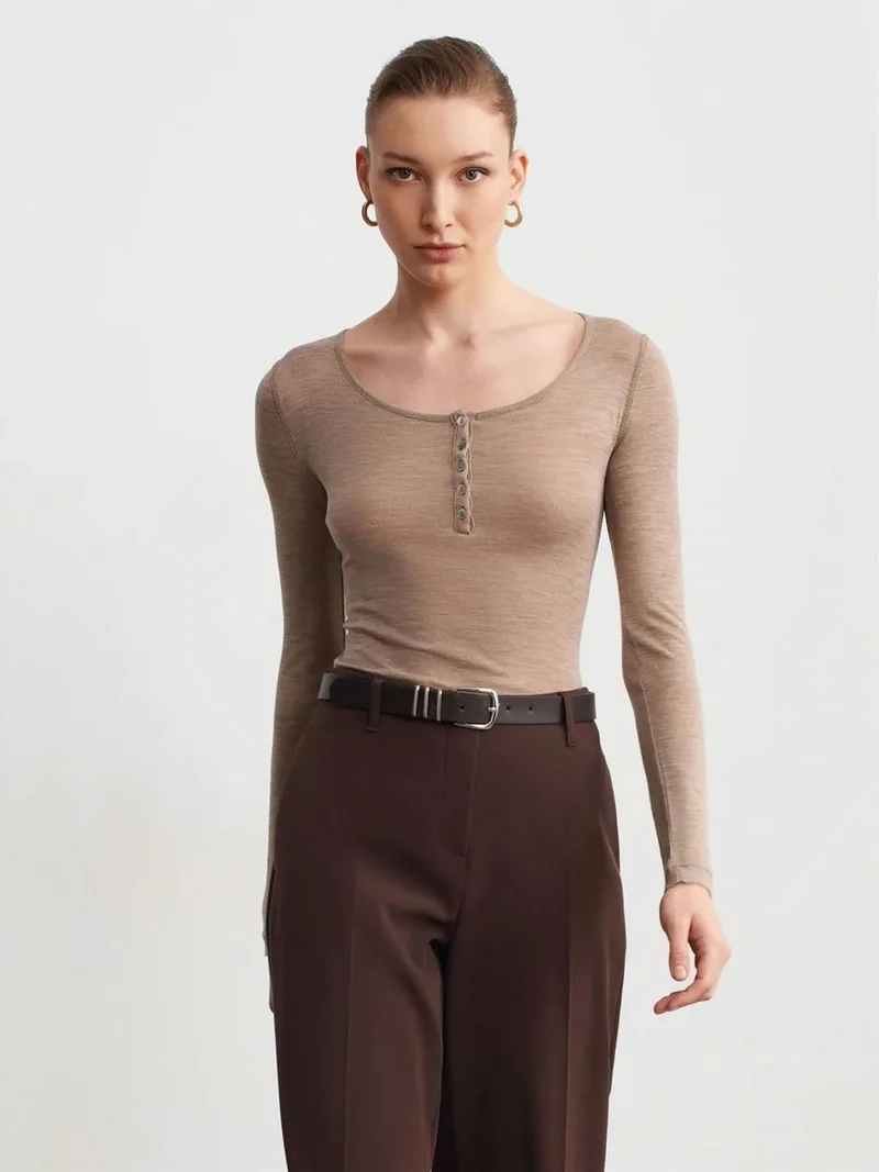 ديلفين Dilvin Slim-Fit Wool Knit Blouse With Buttons