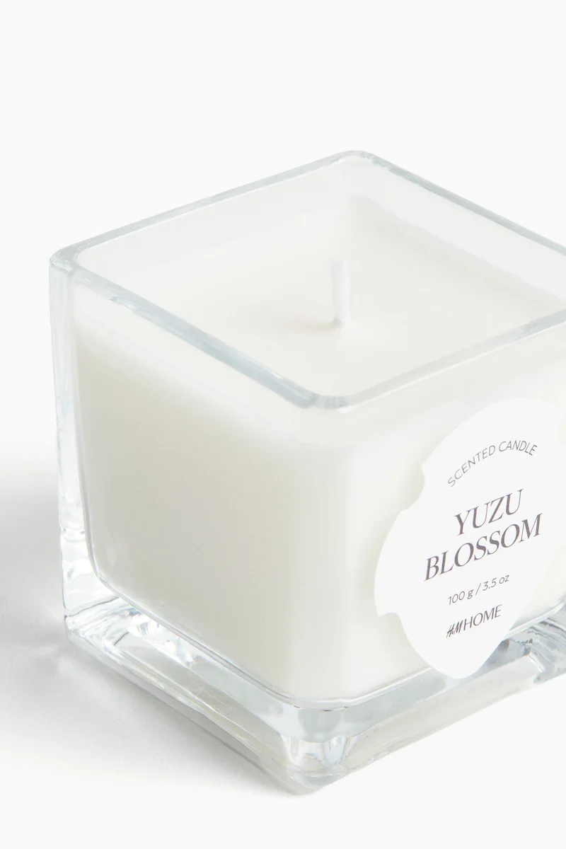 اتش اند ام شمعة معطرة صغيرة في حامل زجاجي