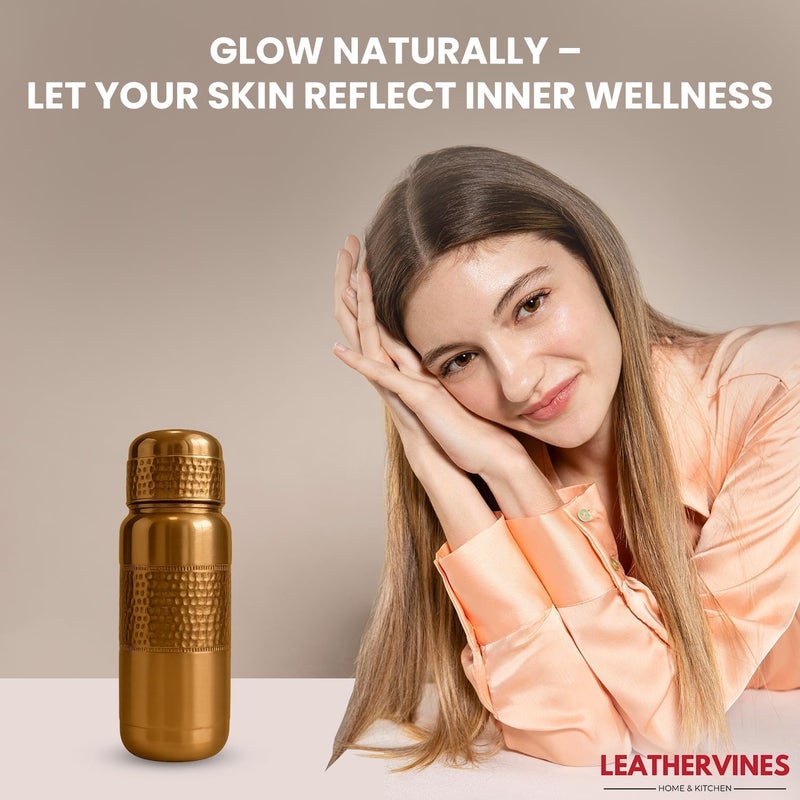 LEATHERVINES زجاجة ماء نحاسية 100% نقية من ليثرفاين سعة 64 أونصة مع غطاء | وعاء آيروفيديكي مانع للتسرب لدعم الهضم والمناعة | خفيفة الوزن وصديقة للبيئة للاستخدام أثناء السفر، أفضل هدية لعشاق الصحة - Image 2
