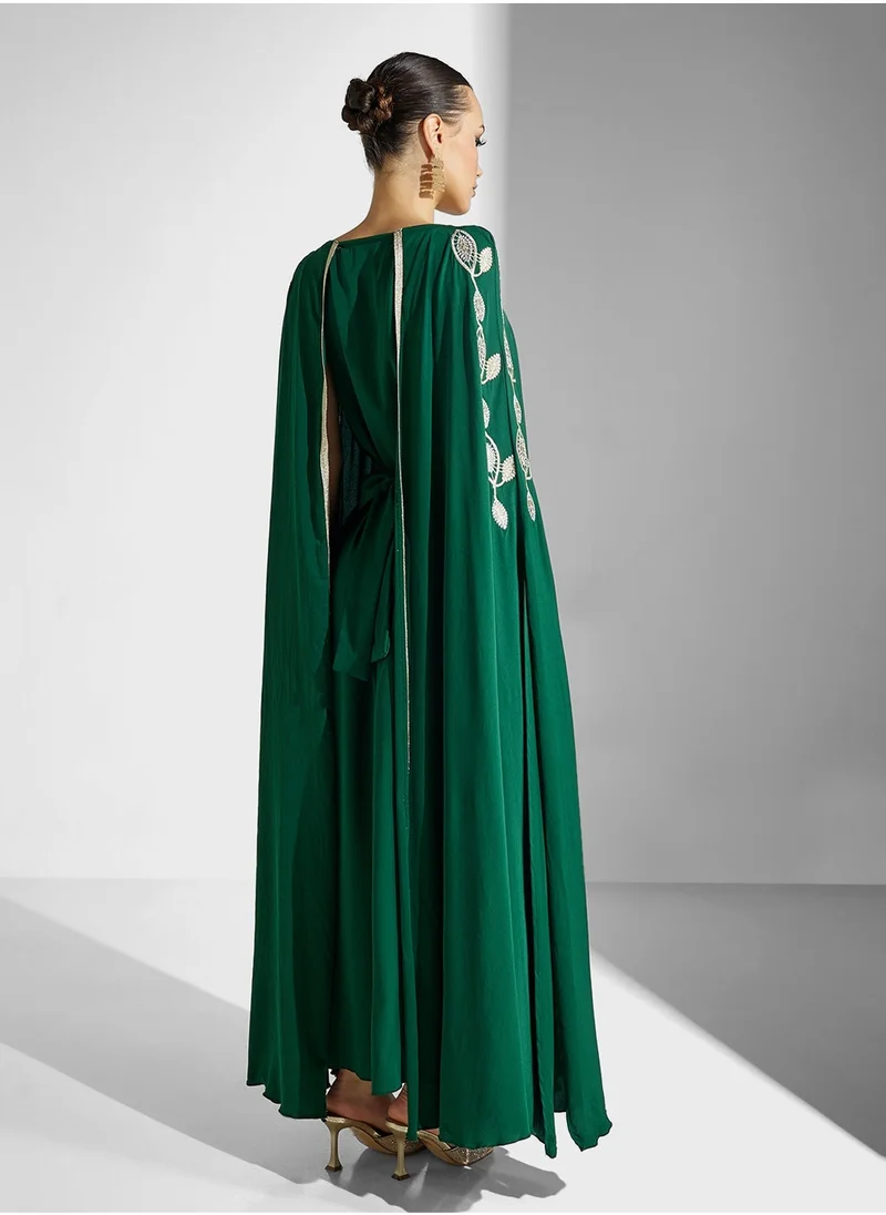 هيا كلوزيت Embroidered Neck Flared Sleeve Dress