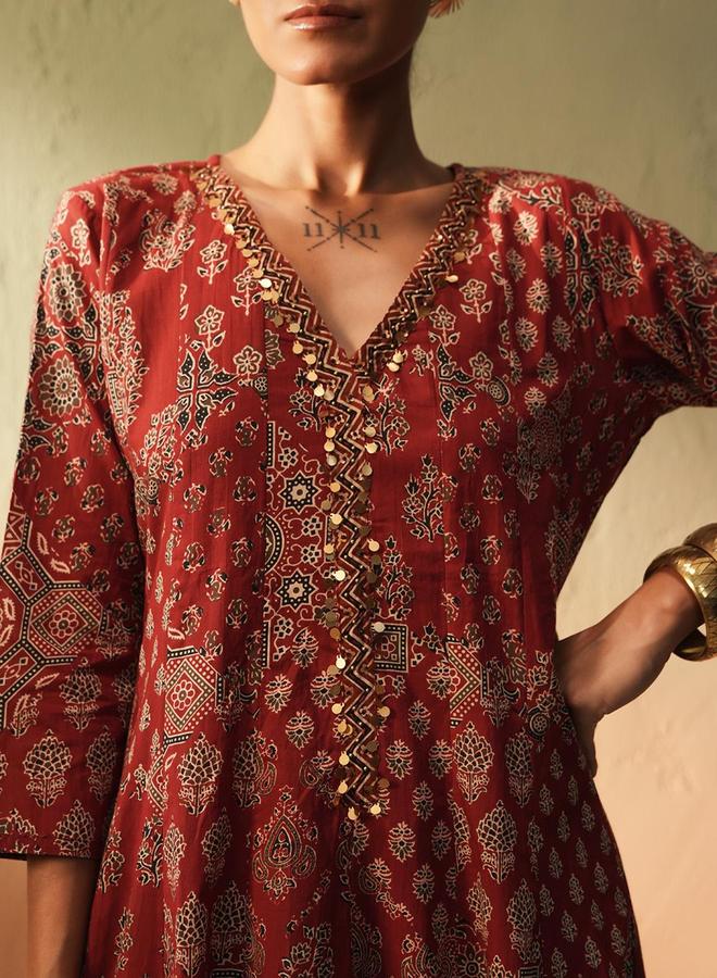 ISHIN Women's Maroon Cotton Printed Tunic Upper Calf Length Pleat Front Bottom Flared 2 Peice Kurta Set - Image 5