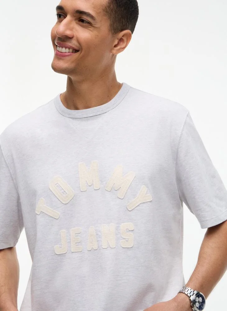 Tommy Jeans  Classic Logo Oversized Jersey T-Shirt for Men | Best Price UAE