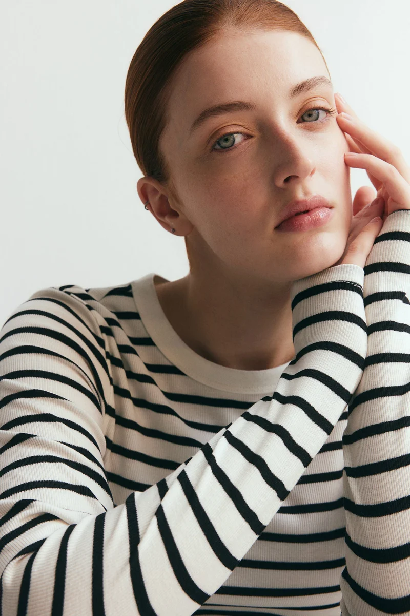 اتش اند ام بلوزة من تشكيلة ماما من الجيرسيه المرن