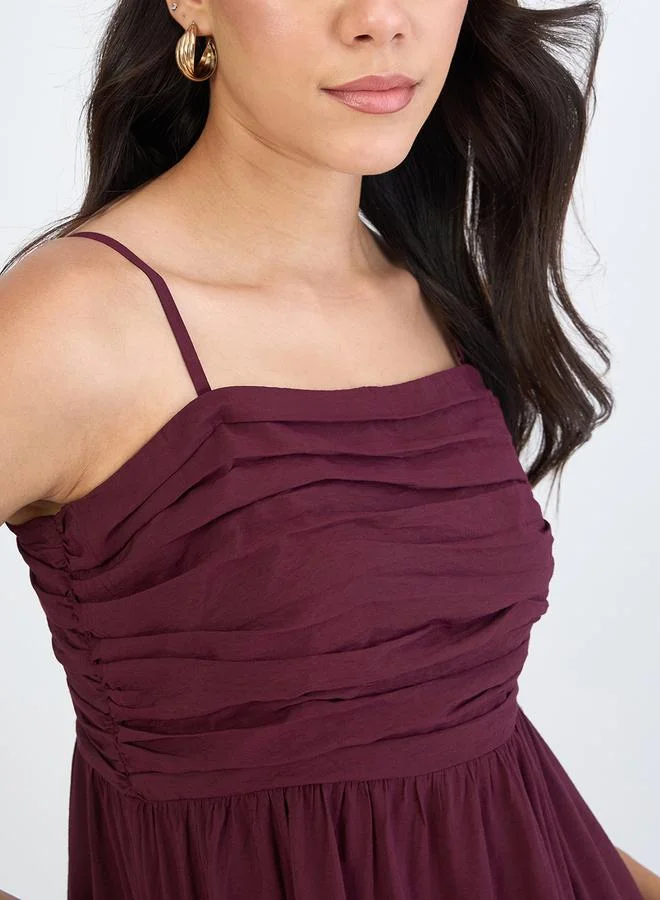 فيميلا فستان طويل بأكتاف مكشوفة وتفاصيل مزمومة