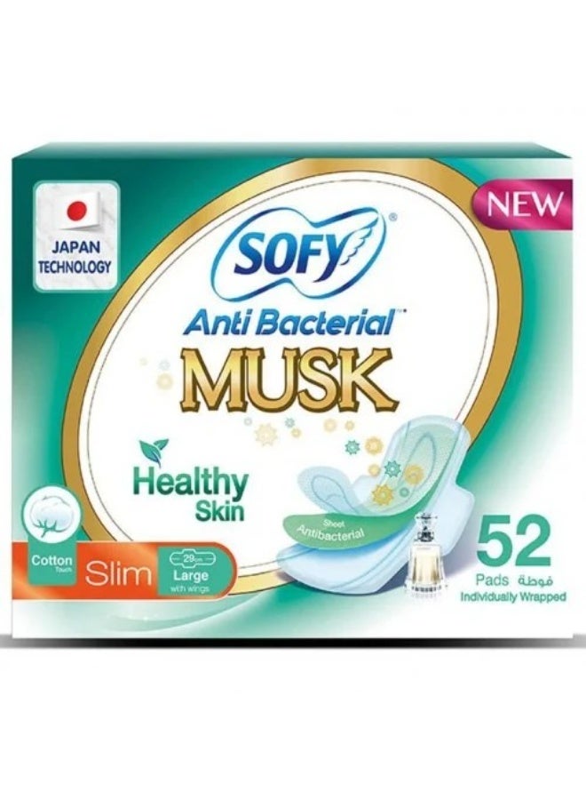 صوفي فوط صحية سوفي مضادة للبكتيريا برائحة المسك، نحيفة، كبيرة (29 سم) مع أجنحة، عبوة واحدة تحتوي على 52 فوطة