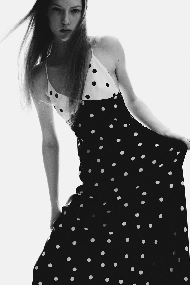 اتش اند ام فستان من الساتان بحمالات