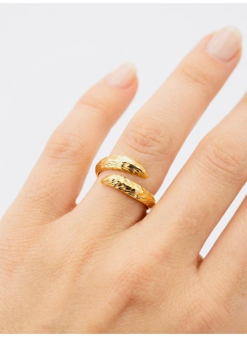 The Intermix Gems 18 Karat 750 Yellow Gold, Textured Bypass Ring - Image 2