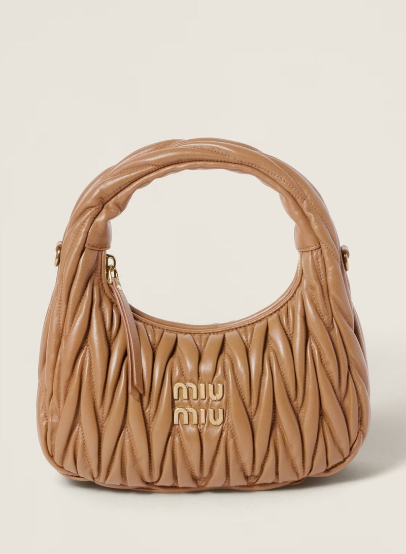 مياو مياو حقيبة هوبو من جلد النابا من MIU Wander Matelassé، حقيبة توت نسائية، حقيبة كروس نسائية، حقيبة يد نسائية، حقيبة كتف نسائية، حقيبة سفر نسائية، لون الكراميل - Image 1