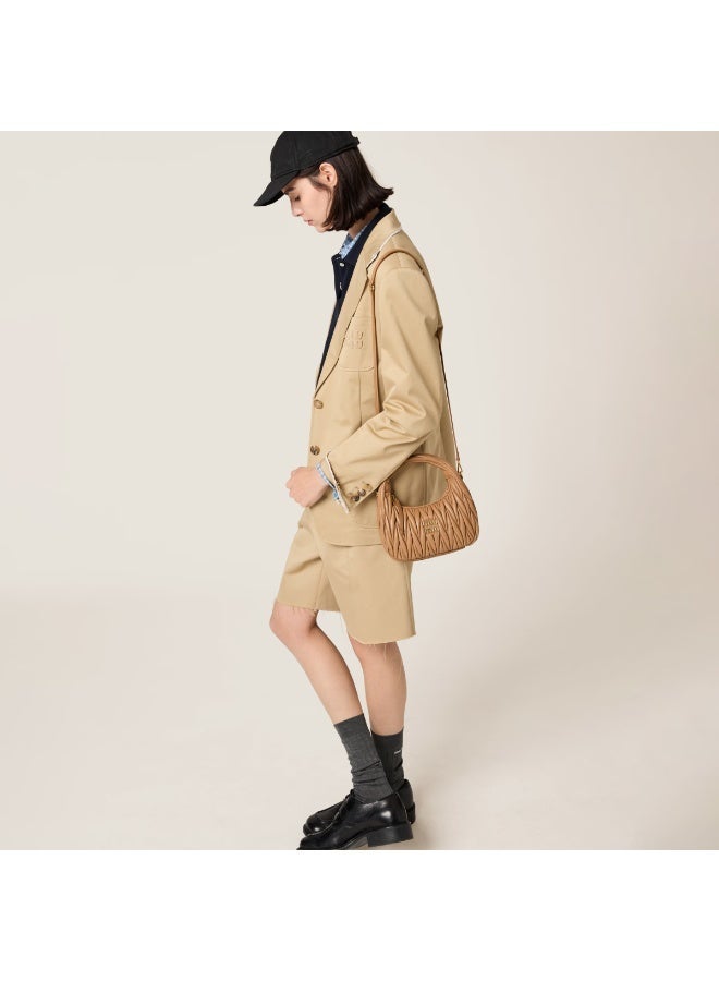 مياو مياو حقيبة هوبو من جلد النابا من MIU Wander Matelassé، حقيبة توت نسائية، حقيبة كروس نسائية، حقيبة يد نسائية، حقيبة كتف نسائية، حقيبة سفر نسائية، لون الكراميل - Image 3