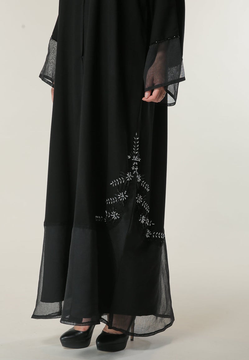 Moistreet Embroidered Mesh Detailed Abaya - Image 4
