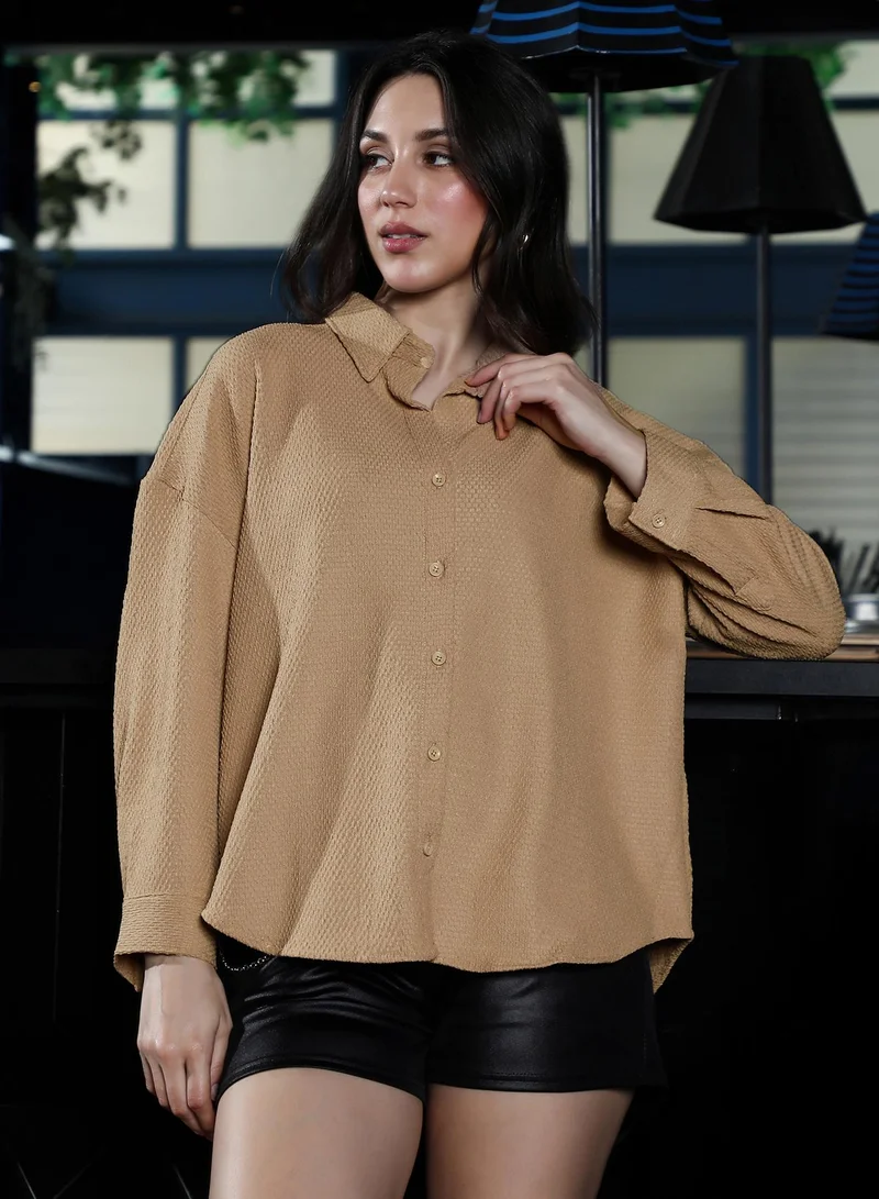 بينيا كولادا قميص نسائي واسع بنسيج خلية النحل بياقة عريضة وأكمام طويلة بأزرار للإغلاق اليومي كاجوال بلون بيج رملي