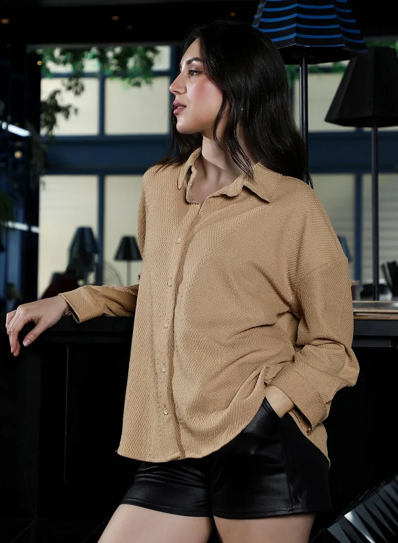 PINACOLADA  Women's Sand Beige Hive-Tactile Oversized Shirt | نساء | أكمام طويلة | سادة | طوق منتشر | كاجوال كبير الحجم | قميص for Women | Best Price UAE