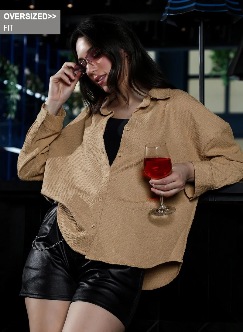 بينيا كولادا قميص نسائي واسع بنسيج خلية النحل بياقة عريضة وأكمام طويلة بأزرار للإغلاق اليومي كاجوال بلون بيج رملي