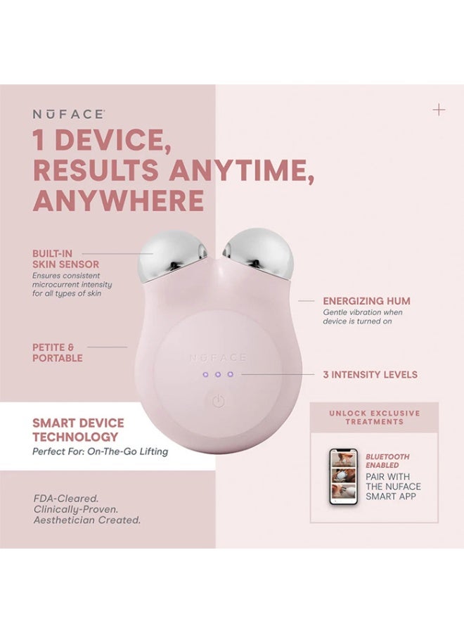 نوفيس مجموعة جهاز NuFACE MINI+ للعناية بالوجه بتقنية التيار الدقيق - جهاز معتمد من إدارة الغذاء والدواء الأمريكية لنحت الوجه وشد البشرة لتحديد ملامحها ورفعها وتوحيد لونها + منشط جل بتقنية التيار الدقيق، وكريم حريري، وفرشاة تطبيق - لون وردي رملي - Image 5