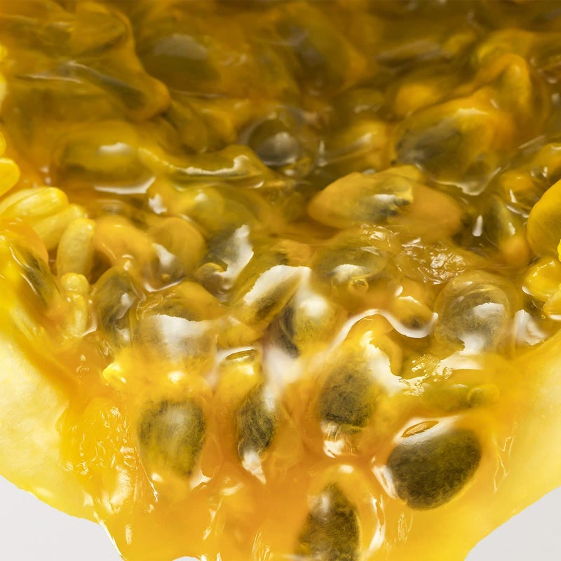 Natura ناتورا - جل استحمام مقشر مهدئ ماراكوجا - أحماض دهنية أساسية - 97% طبيعي - غسول للجسم - عناية بالبشرة نباتية - أسرار الجمال البرازيلية - العناية الذاتية والعناية بالجسم - 6.2 أونصة سائلة (185 مل) - Image 3