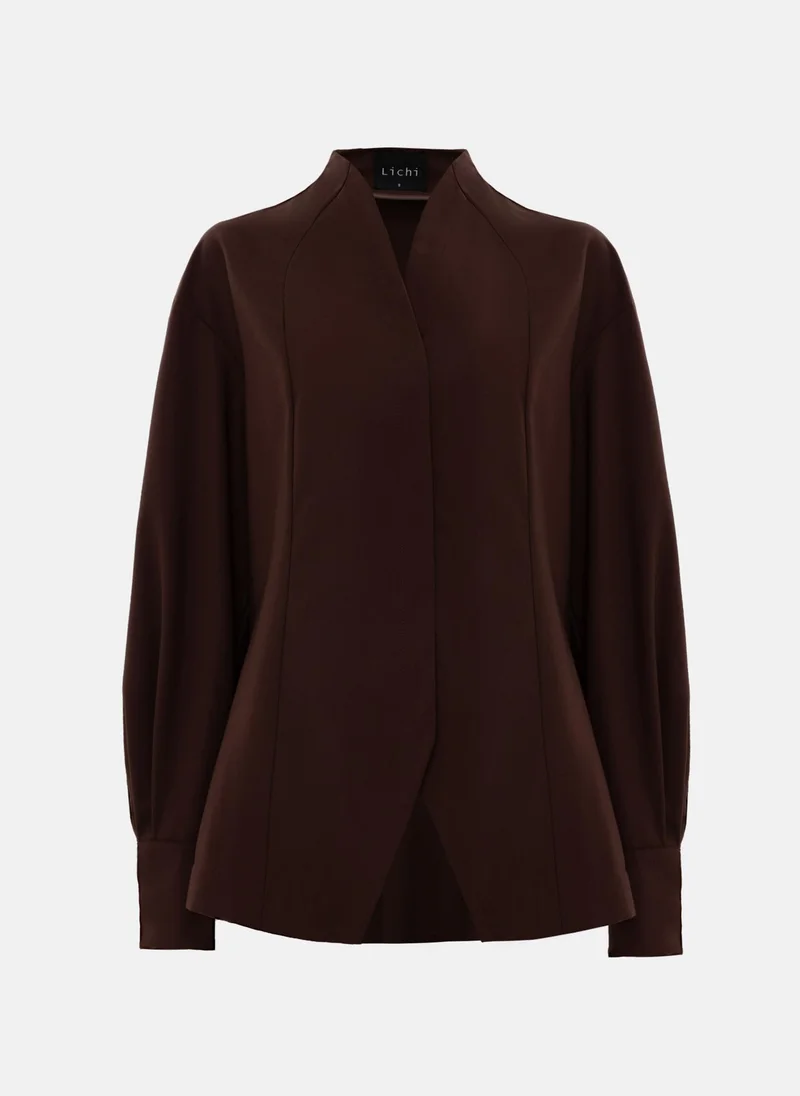 ليتشي قميص بقصّة معقدة مع أزرار مخفية