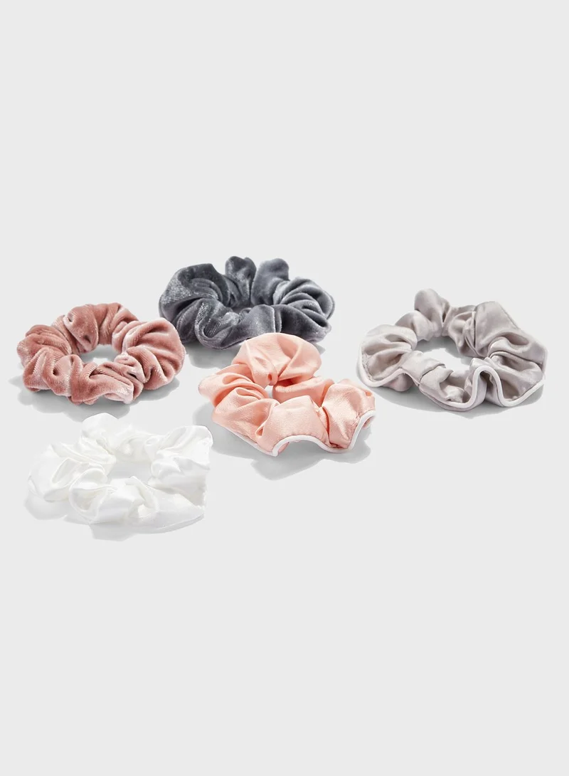 URBAN OUTFITTERS Days Of The Week Hair Tie Set