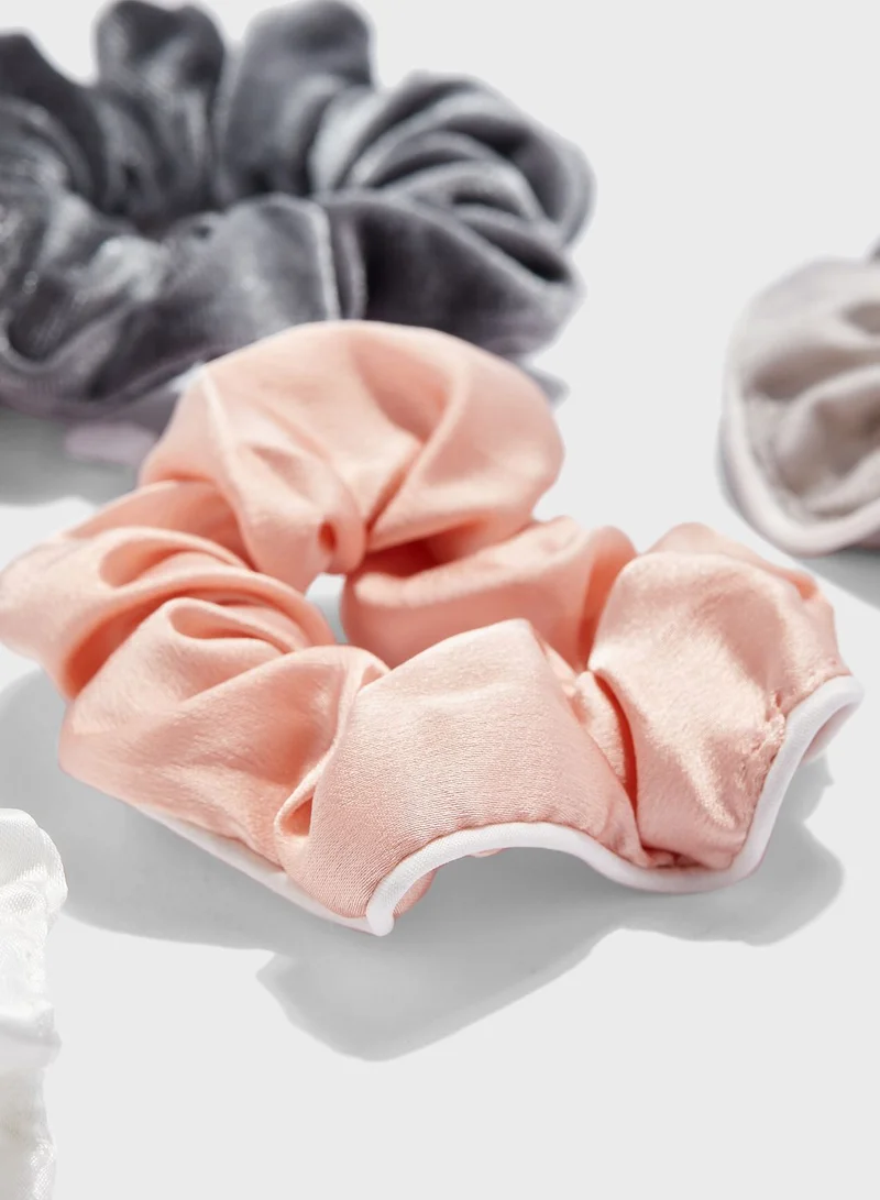 URBAN OUTFITTERS Days Of The Week Hair Tie Set