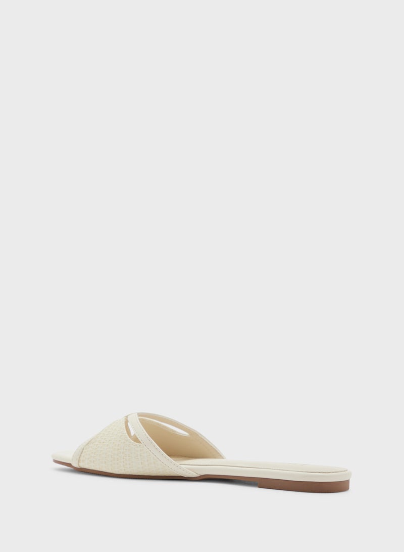 ايلا صندل مسطح بتفاصيل نسيج وحمالات - Image 2