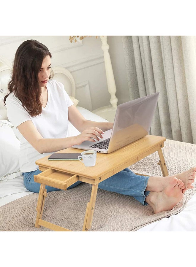 HOME TASTE طاولة لابتوب متعددة الاستخدامات من الخيزران الفاخر قابلة للطي وقابلة للتعديل مع درج جانبي ومروحة تبريد - مثالية للسرير أو الأريكة أو تقديم الإفطار - Image 1