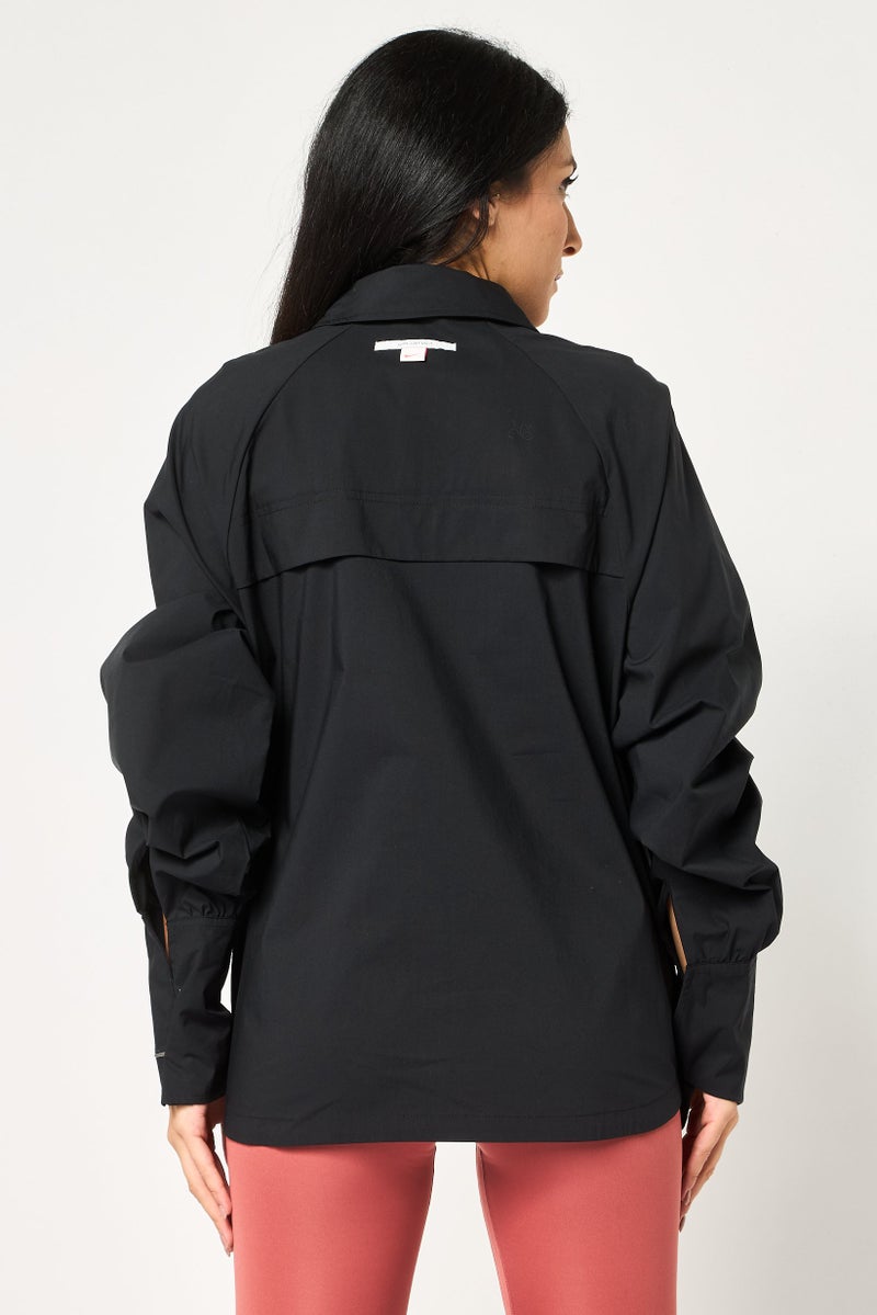 Nike جاكيت قميص خارجي طويل الأكمام للنساء بحجم كبير، أسود - Image 4